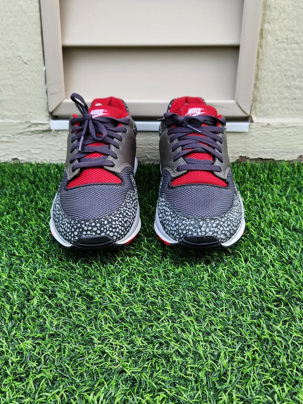 Nike Air Max Safari 371740_016 Anthracite Sneakers Men's Size 11 Black Gray Red